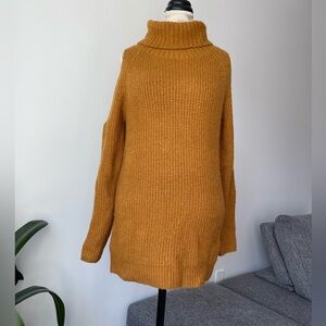 Turtle neck shoulder cut out sweater